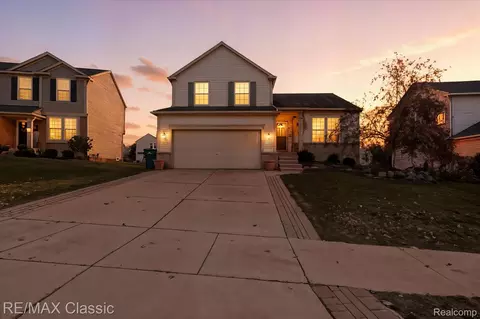 868 Deer Run Lake Rd, Holly, MI 48442