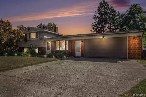 5807 Shetland Way, Waterford, MI 48327