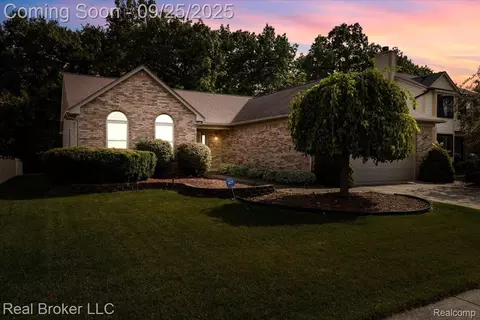 46526 Serenity Dr, Macomb, MI 48044