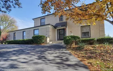 31122 Perrys Xing, Farmington Hills, MI 48331