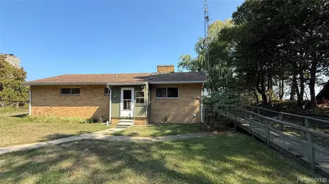 8340 Lakeshore Rd, Burtchville, MI 48059
