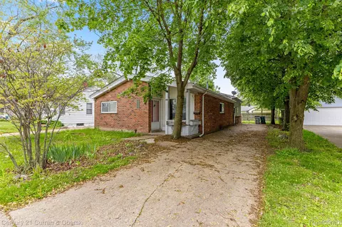 80 E Mahan Ave, Hazel Park, MI 48030