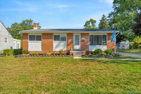 29498 Bridge St, Garden City, MI 48135