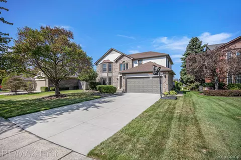 43373 Brooks Dr, Clinton Township, MI 48038