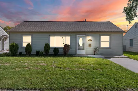 26234 Normandy St, Roseville, MI 48066