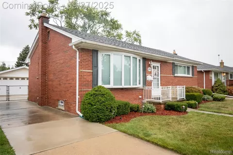 878 Champaign Rd, Lincoln Park, MI 48146