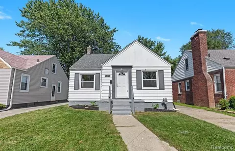 20253 Elkhart St, Harper Woods, MI 48225