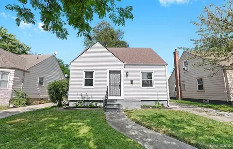 20309 Elkhart St, Harper Woods, MI 48225