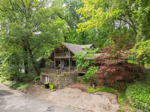 4995 Mohawk Ave, Independence, MI 48348
