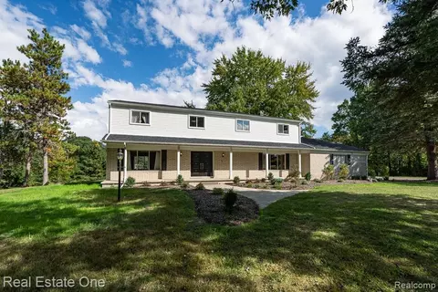 2995 Hadden Rd, Rochester, MI 48306