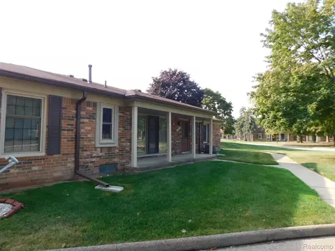14890 Dover Ct #80, Shelby Township, MI 48315