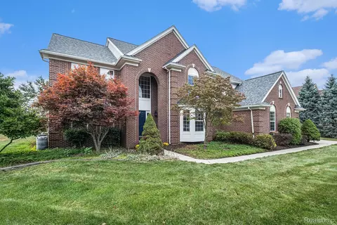8488 Grand View Dr, Grand Blanc, MI 48439