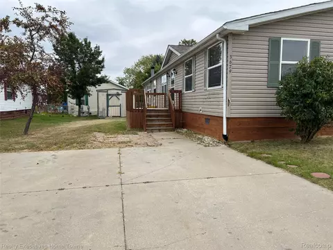 3679 Chestnut Ln, Dryden, MI 48428