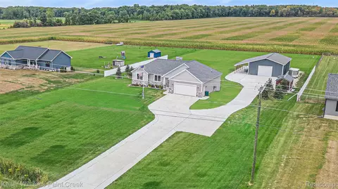 8309 Almont Rd, Almont, MI 48003