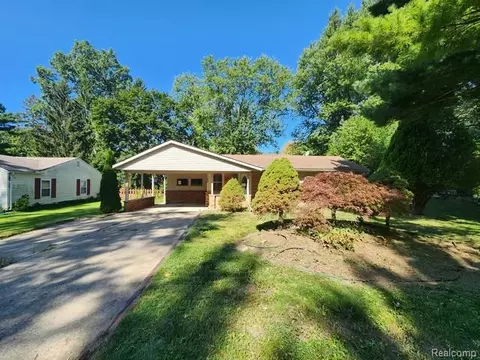 1160 Dorchester Ave, Bloomfield Hills, MI 48302