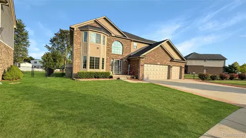 29389 Franklin Cir E, Flat Rock, MI 48134