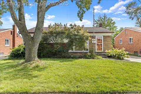 32047 Anita Dr, Westland, MI 48185