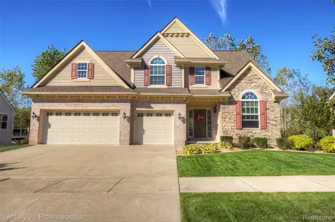 1331 Yosemite Valley Dr, Milford, MI 48381