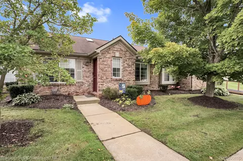 171 Countryside Ln, Highland, MI 48357