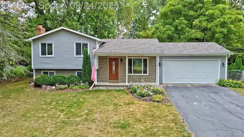 2400 Walnut Rd, Auburn Hills, MI 48326