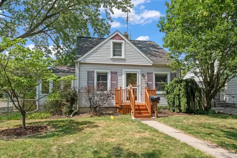 19257 Beaconsfield St, Harper Woods, MI 48225
