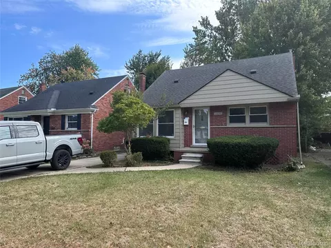 20490 Country Club Dr, Harper Woods, MI 48225