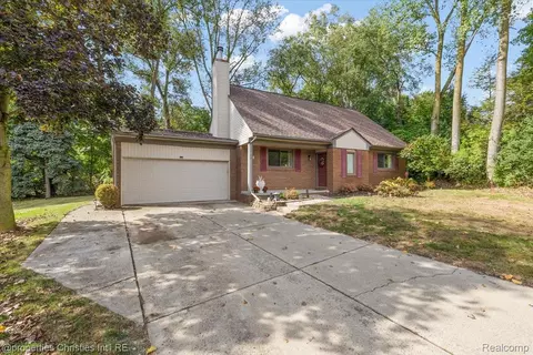 42737 Steepleview Ct, Northville, MI 48168