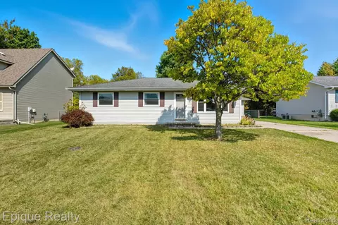 109 Murray Ct, Marine City, MI 48039