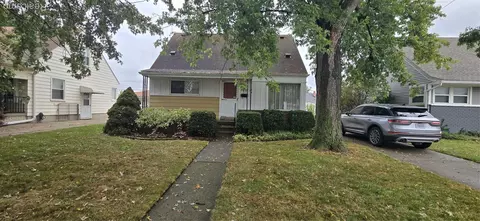 7048 Deering St, Garden City, MI 48135