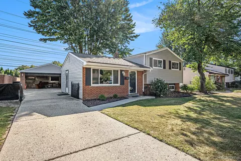 41222 Paign Dr, Sterling Heights, MI 48313