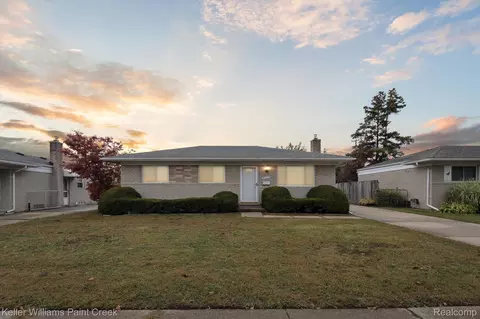 8457 Potomac St, Center Line, MI 48015