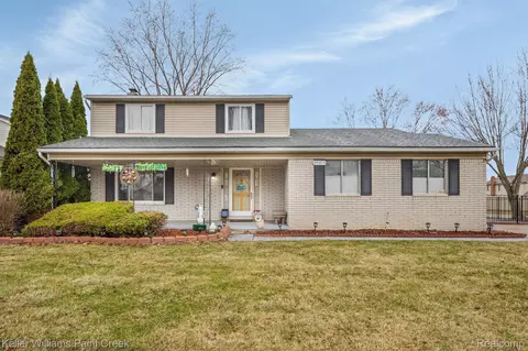39275 Della Rosa Dr, Sterling Heights, MI 48313