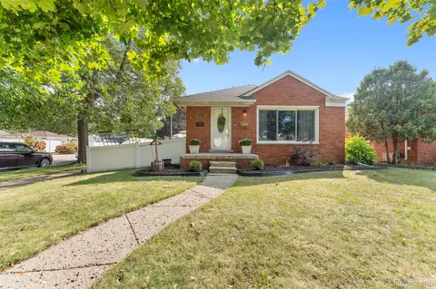 10005 Sterling Ave, Allen Park, MI 48101