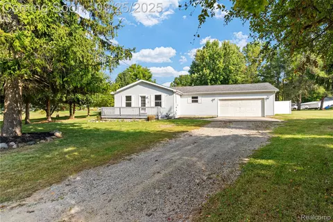 2085 Byrnes Dr, Clio, MI 48420