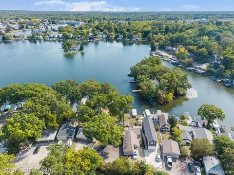 485 Bellevue Ave, Lake Orion, MI 48362