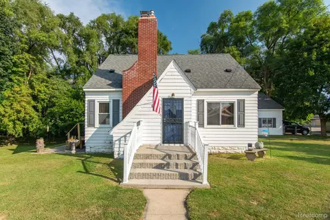 657 Monroe Ave, Mount Morris, MI 48458