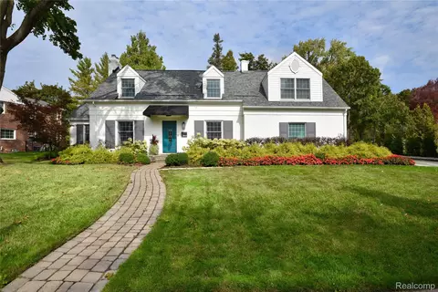 18842 Medford St, Beverly Hills, MI 48025