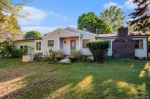 8344 Ellis Rd, Independence, MI 48348