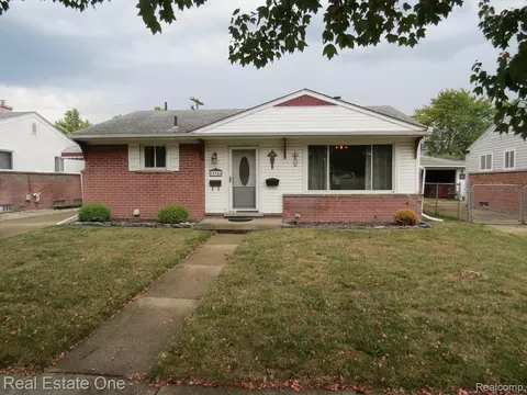 15742 Kennebec St, Southgate, MI 48195