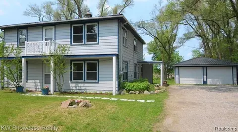 2396 S Long Lake Rd, Fenton, MI 48430