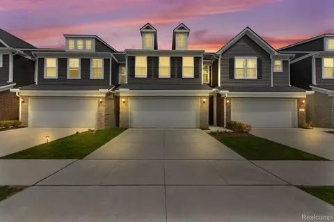 4867 Glenora Dr, Orion, MI 48359