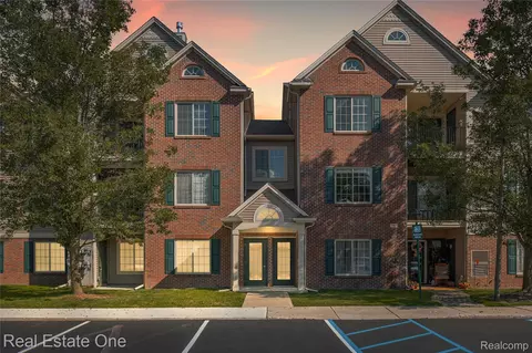 14105 Pinehurst Ln, Grand Blanc, MI 48439