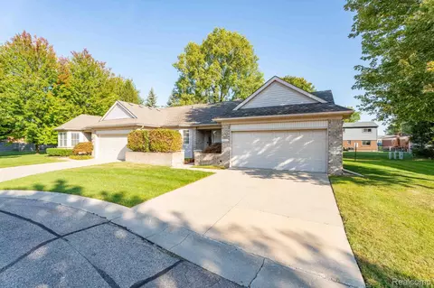 41225 Greenspire Dr, Clinton Township, MI 48038