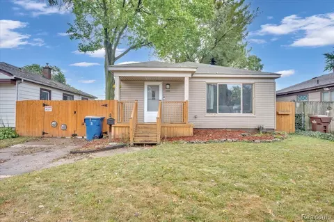 35043 Currier St, Wayne, MI 48184 photo 1