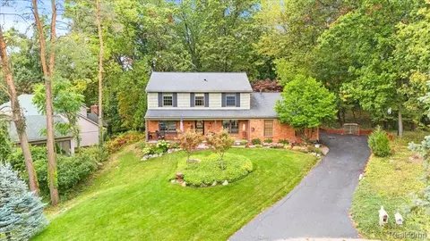 8291 Fawn Valley Cir, Independence, MI 48348