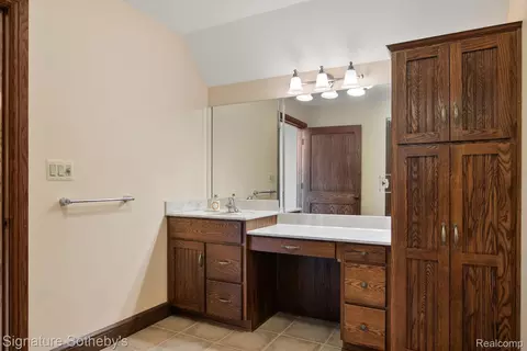 Bath - 8650 Stone Rd, Maybee, MI 48159 photo 6 of 7