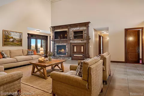 Living - 8650 Stone Rd, Maybee, MI 48159 photo 1 of 1