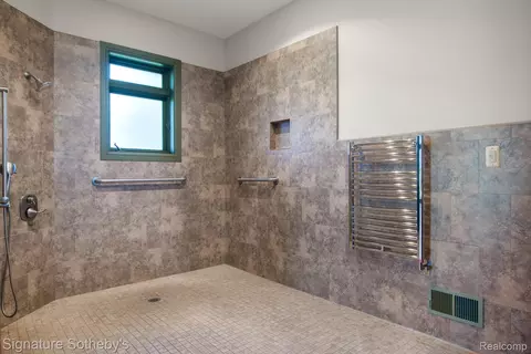 Bath - 8650 Stone Rd, Maybee, MI 48159 photo 4 of 7