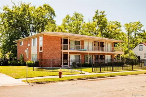 9439 Chalmers St, Detroit, MI 48213
