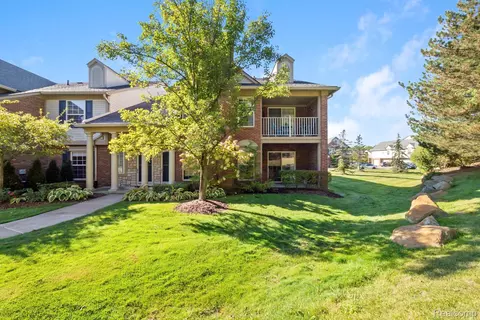 3522 Oakmonte Blvd #115, Rochester, MI 48306